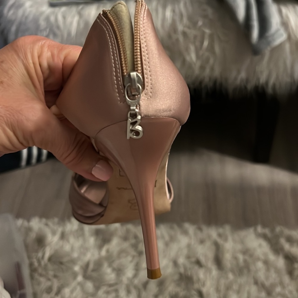 Beautiful Shoes - Picture 4 of 7